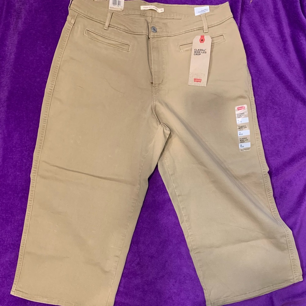 NWT - Women’s Levi’s Classic Wide Leg Crop